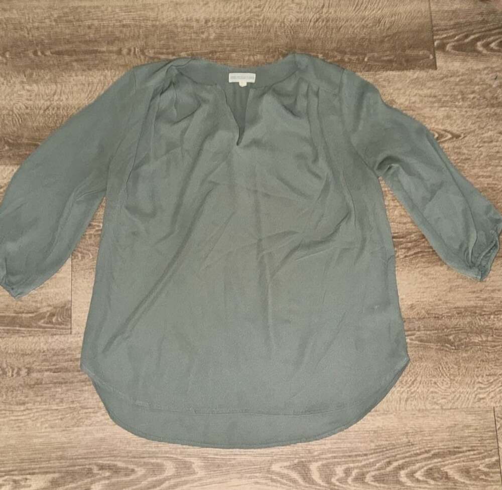 Pleione Blouse Size M Sage Green Long Sleeve V-Neck